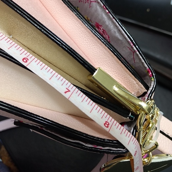 *** Betsey Johnson pink briefcase bag - Picture 8 of 8